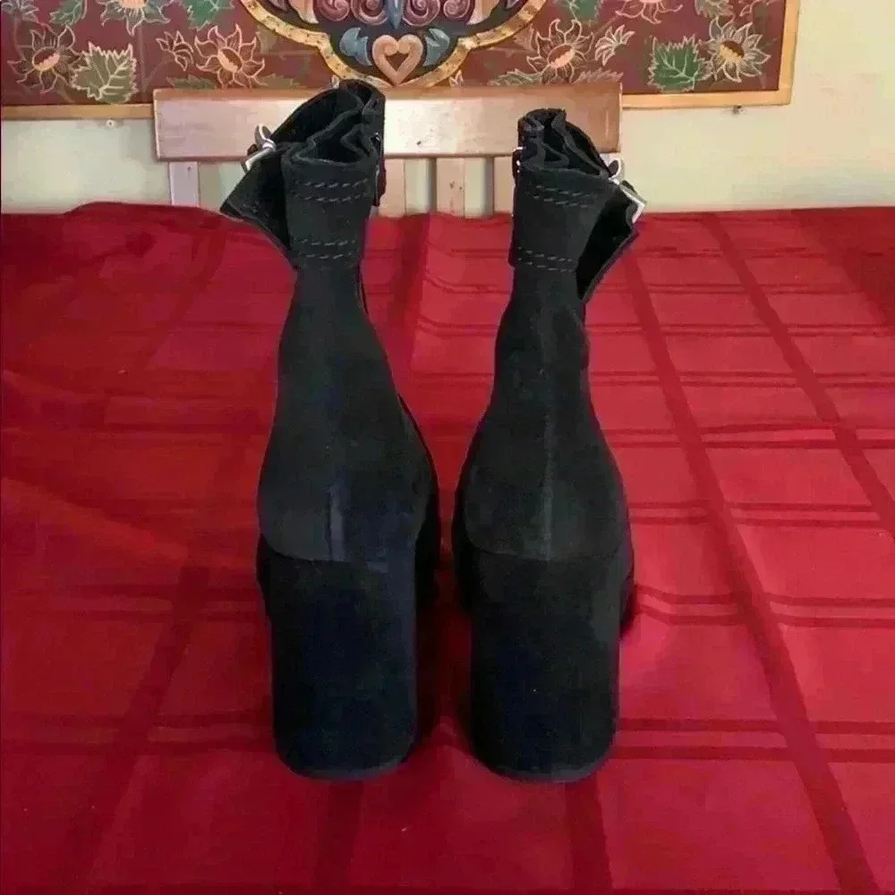 Free People women’s suede boots.